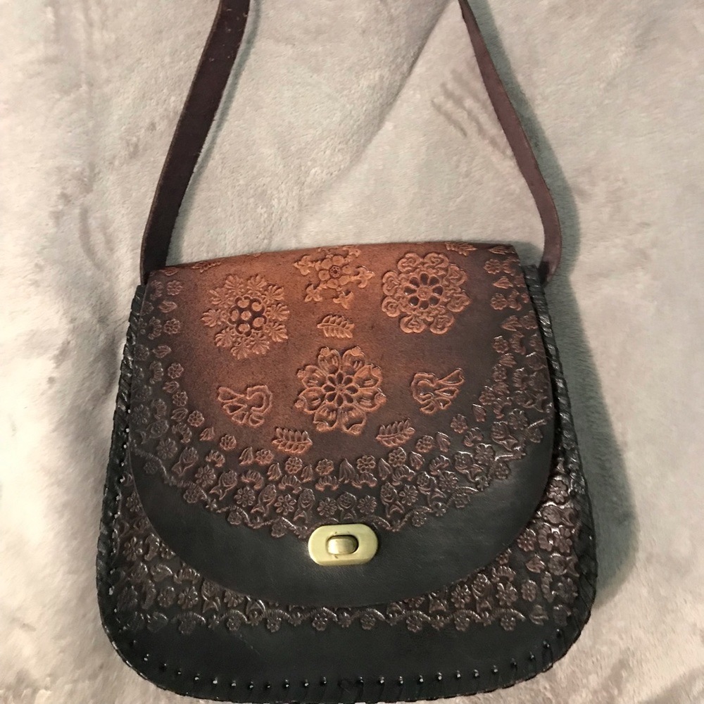Vintage leather detailed purse